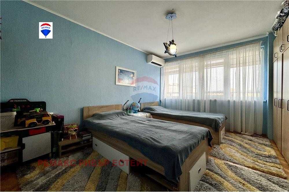 Тристаен апартамент за продажба кв. Широк център