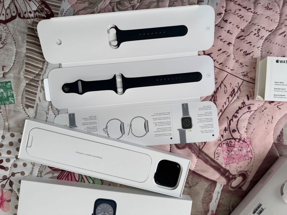 Apple Watch Series 8 midnight aluminum case