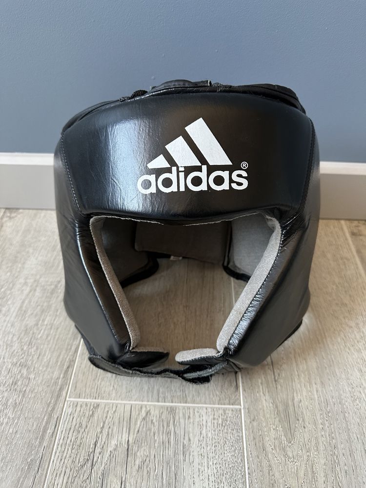 Продается adidas шлем для бокса