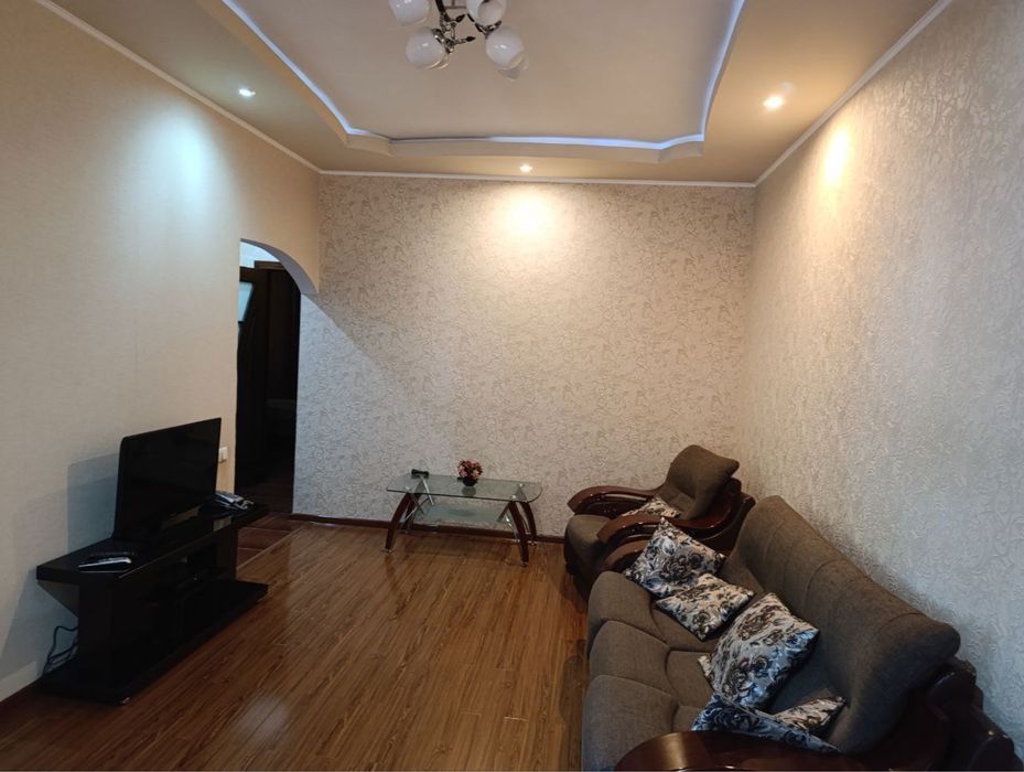 Продаётся 3х комнатная на 1м этаже.Ялангач,Дом Быта,187шк,корзинка.