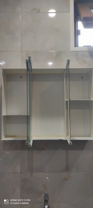 Комплект горен и долен шкаф с умивалник за баня