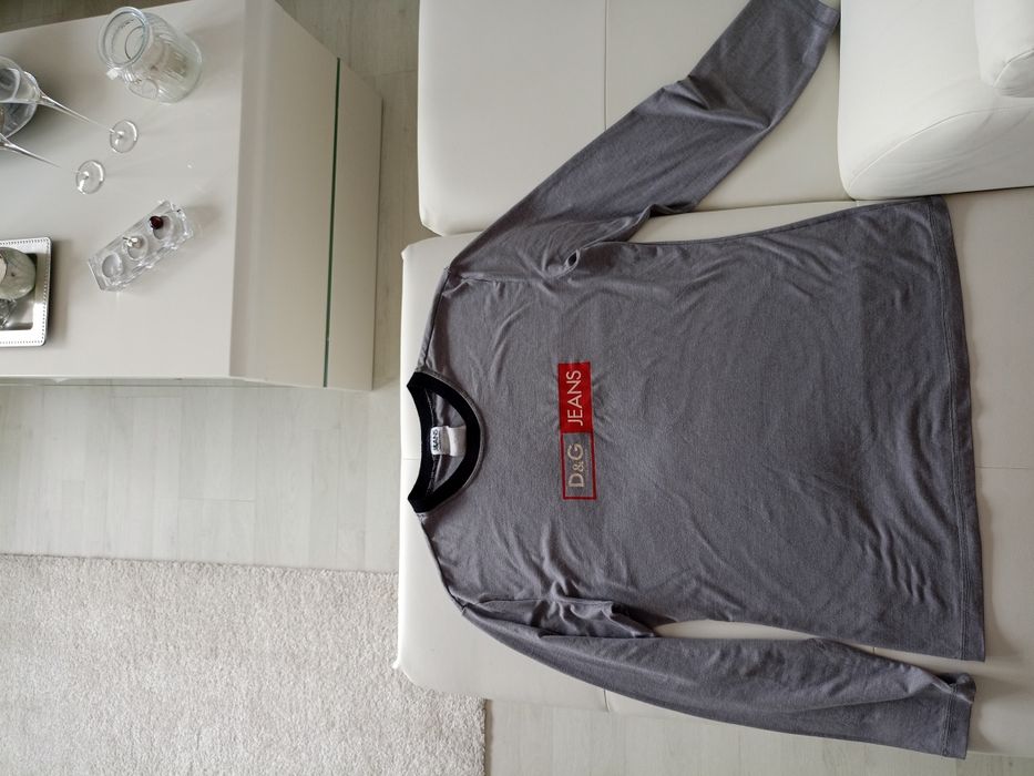Vând bluza de corp,D&G,calitate,mărimea M,in stare perfecta.