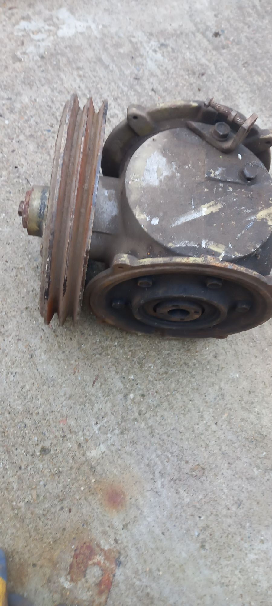 reductor inversor raport 1 la 1 cu fulie 30 cm