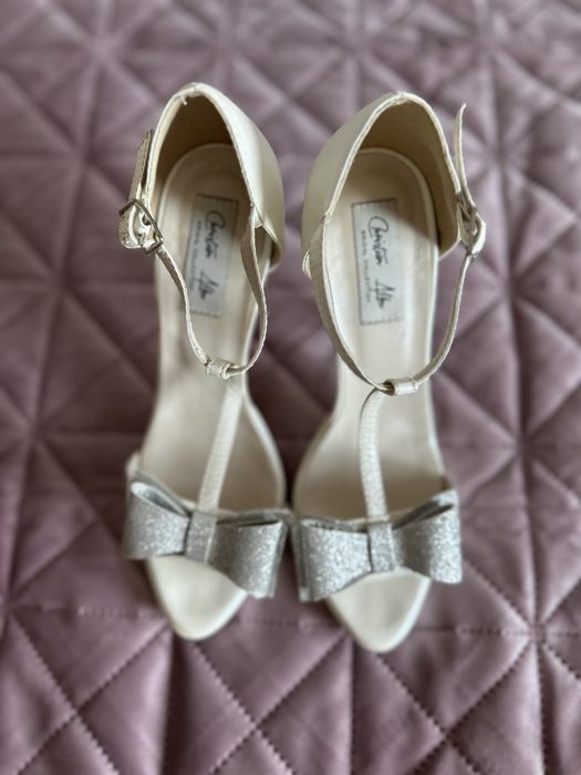 Sandale mireasa, cu platforma mica, foarte comode.nr.37