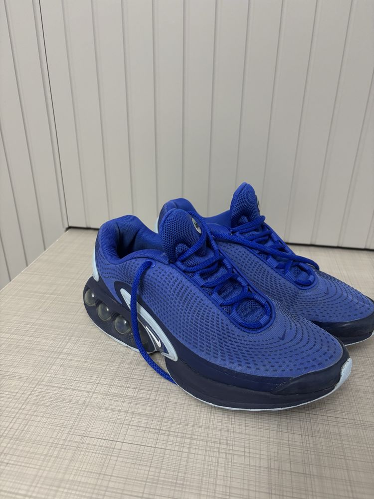Обувки-Nike DN.Цвят-син и тъмно сим