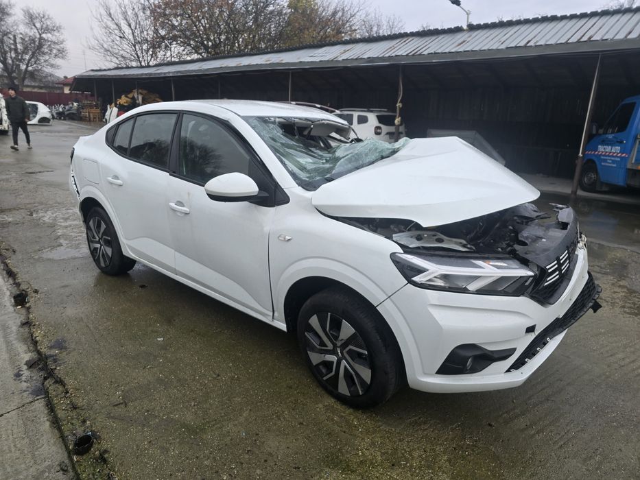 Dezmembrez/piese/Dezmembrari Dacia Logan 2025 1.0 GPL 25.000 km