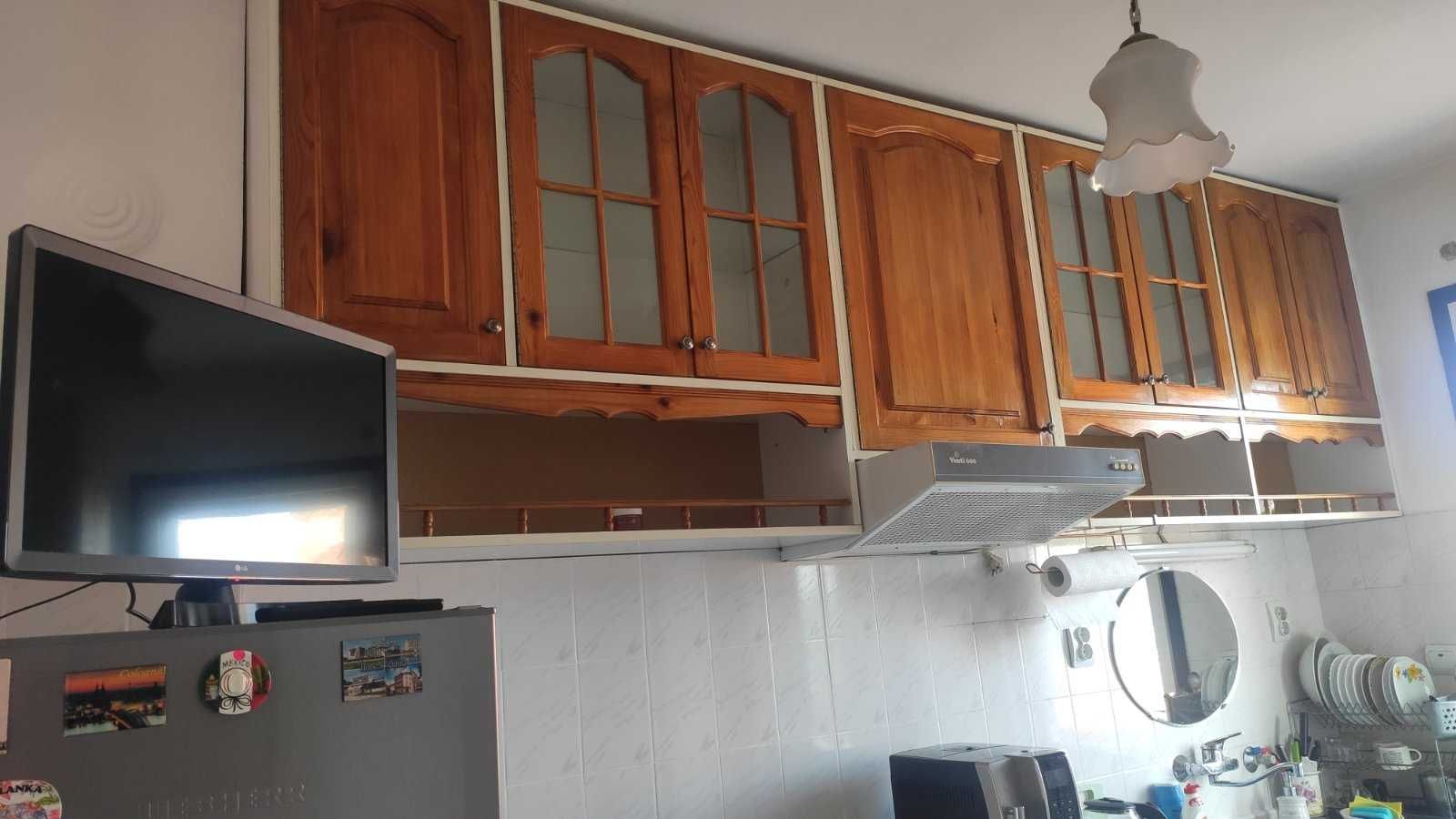 шкафове за стена