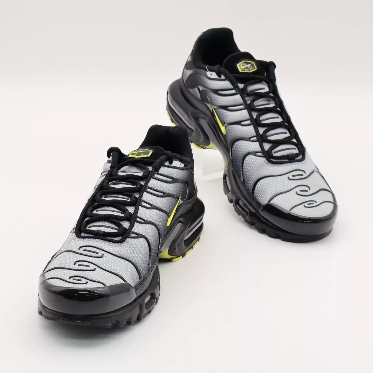 Nike Air Max Plus Wolf Grey Black Opti Yellow DM0032-012)