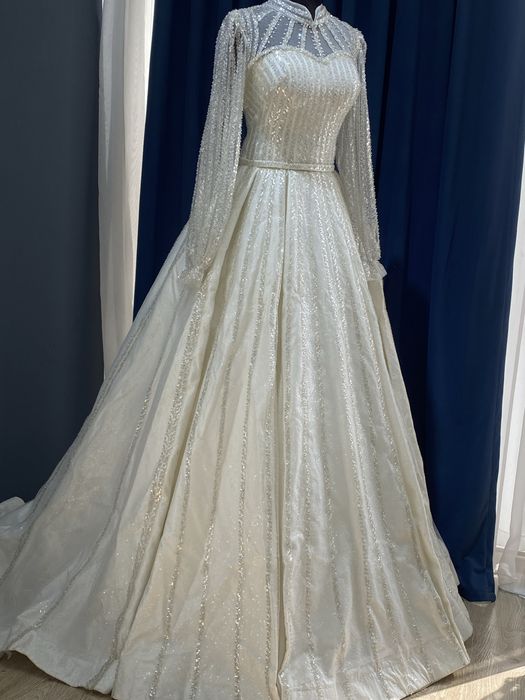 Kiyilgan va yangi kelin koylaklar sotuvda