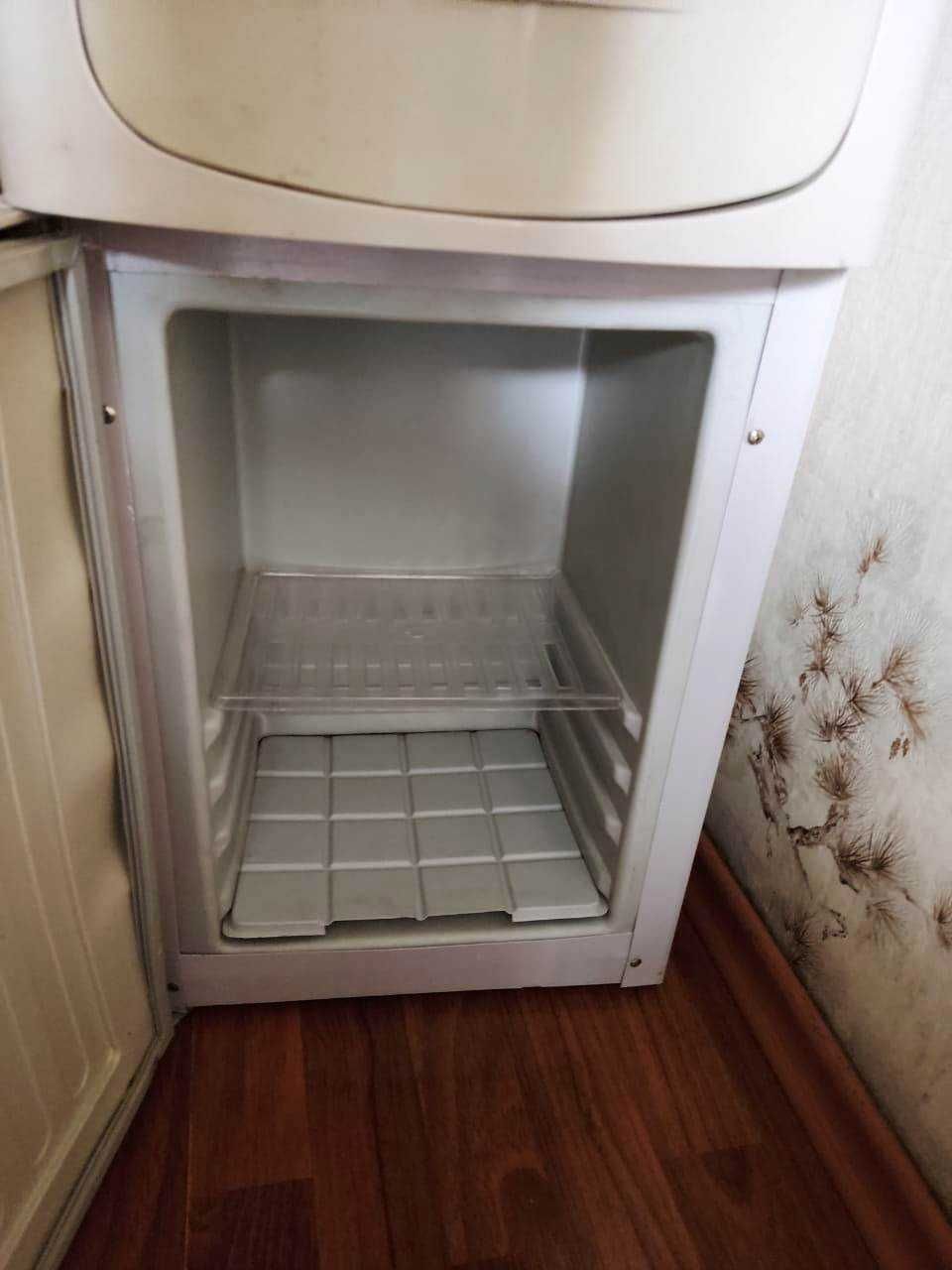 Продам диспенсер для воды со встроенной холодильной камерой