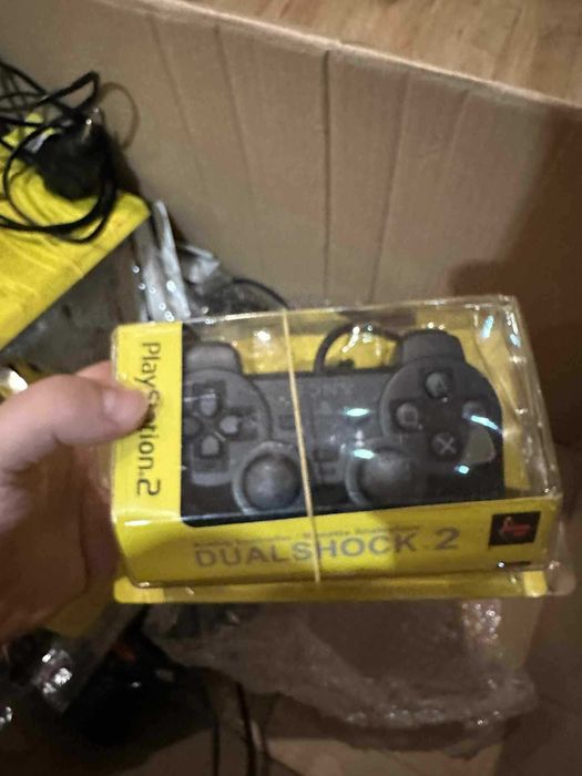 ЛОТ Playstation 2, джойстици, мемори карти, резервни части.