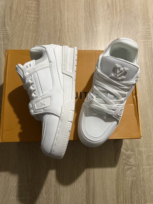 Lv trainer triple white