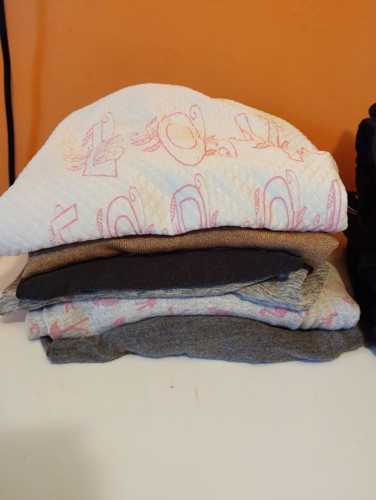 Lot haine pantaloni și bluze