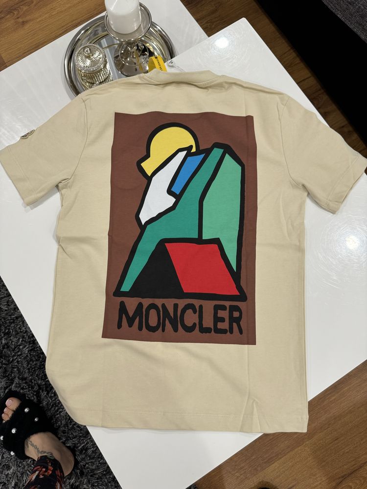 Tricou Moncler, calitatea premium