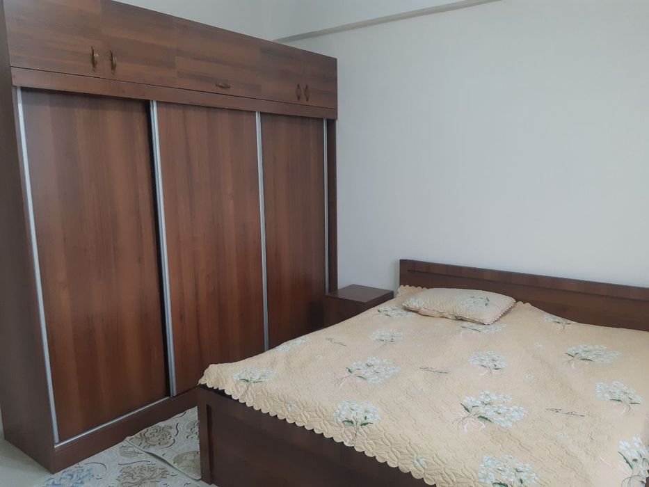 Продаётся 3х ком. кв. 96 квадратов,  на 1 этаже , метро Дустлик