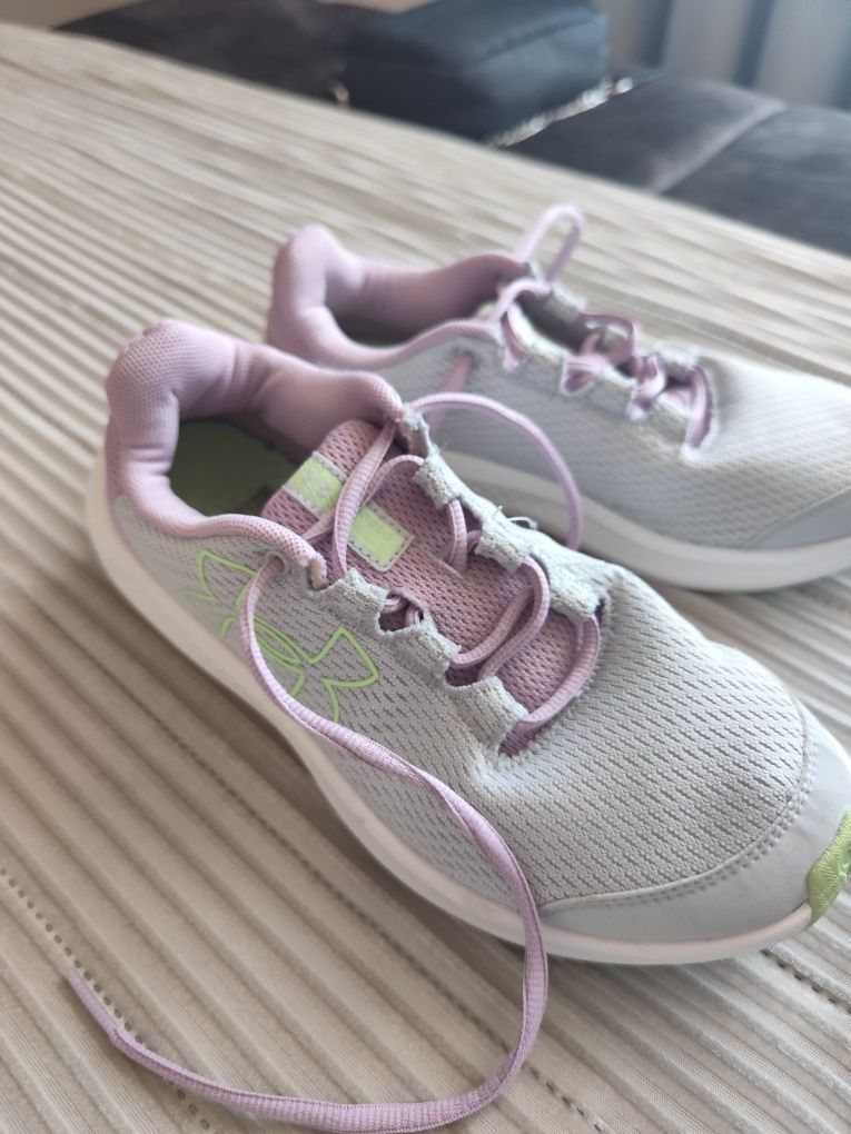 Маратонки за момиче Under armour