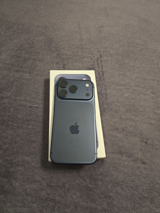 Vand/Schimb Iphone 17 pro/256 deep blue
