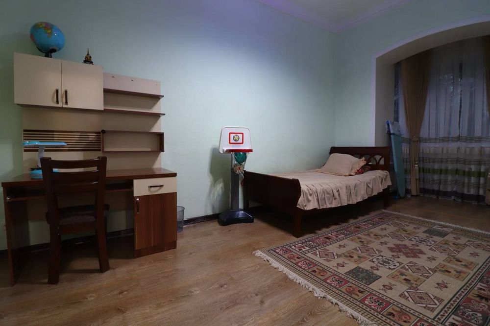 Продается 4х ком квартира, ориентир: Гостиница Россия/м. Ойбек, 90м²