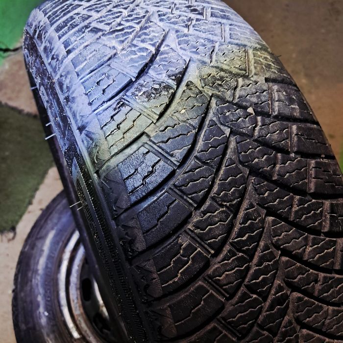 Vand roti cu cauciucuri de ford fista 2004