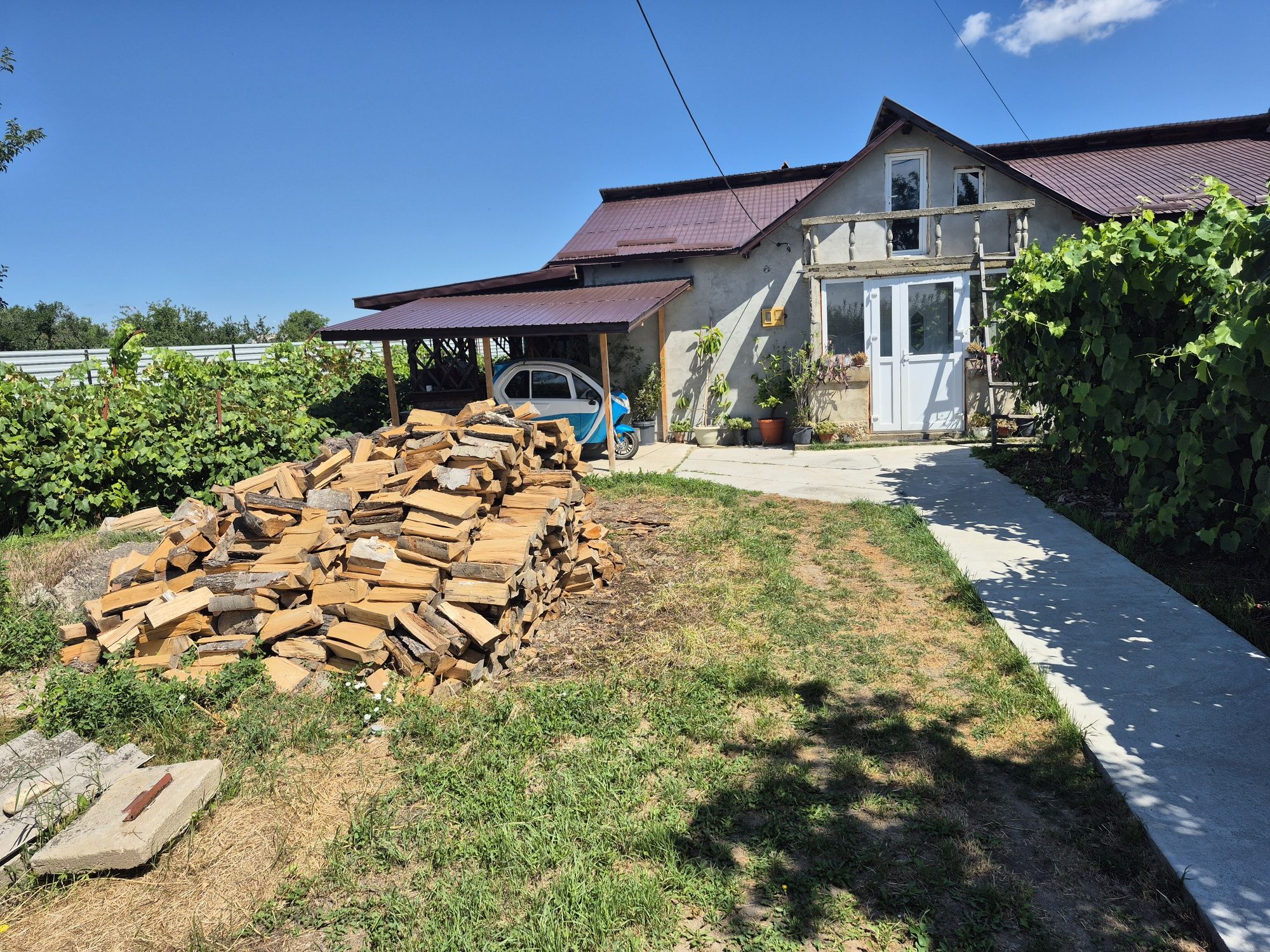 Vând casa Telești (Costesti)