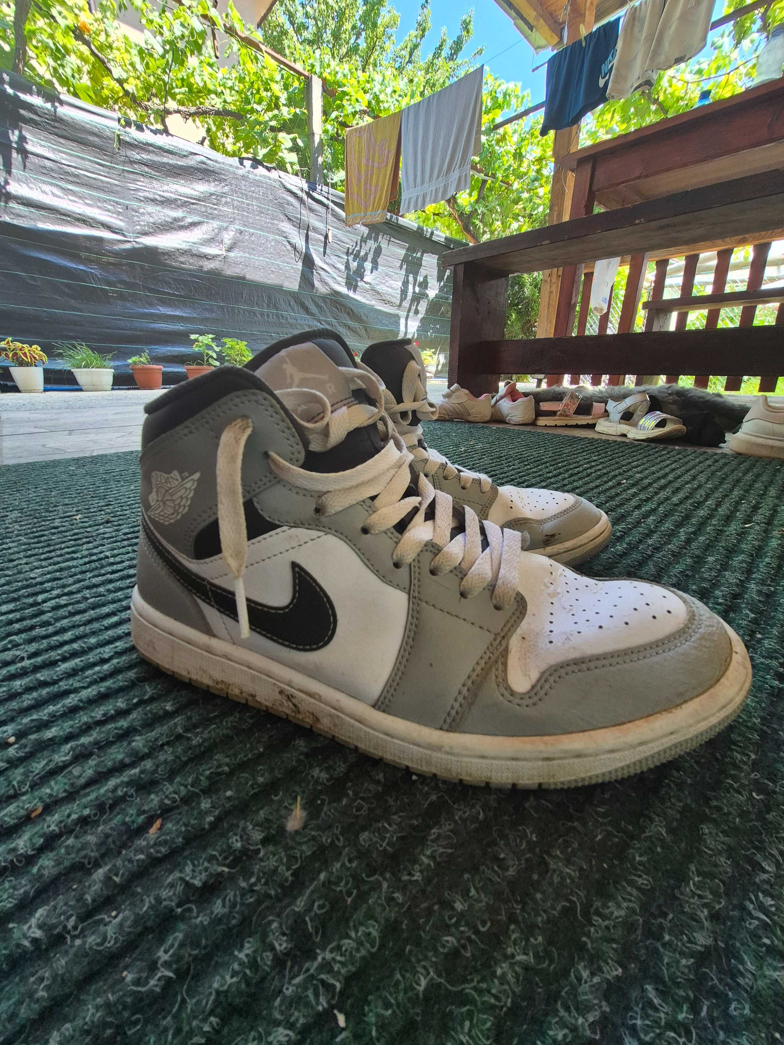 Jordan 1 mid grey smoke в добро състояние