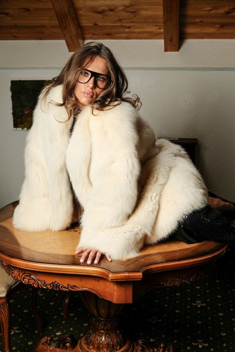 Haina bogata din blana naturala de vulpe alba