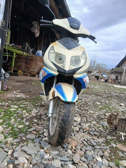 Vând sau schimb scuter