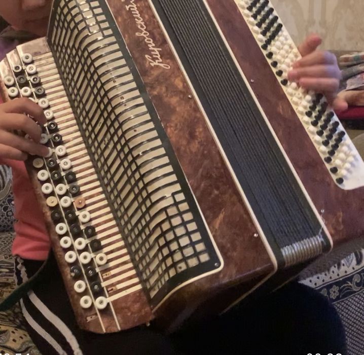 Баян гармошка сатылады
