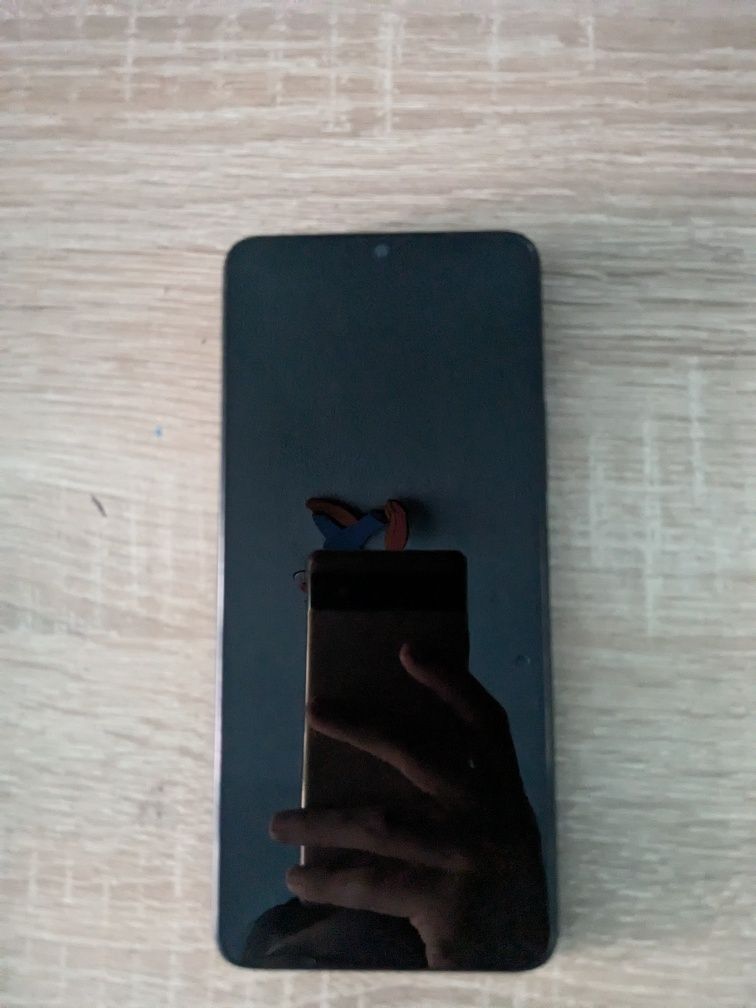 Vând Redmi A3 cu husa