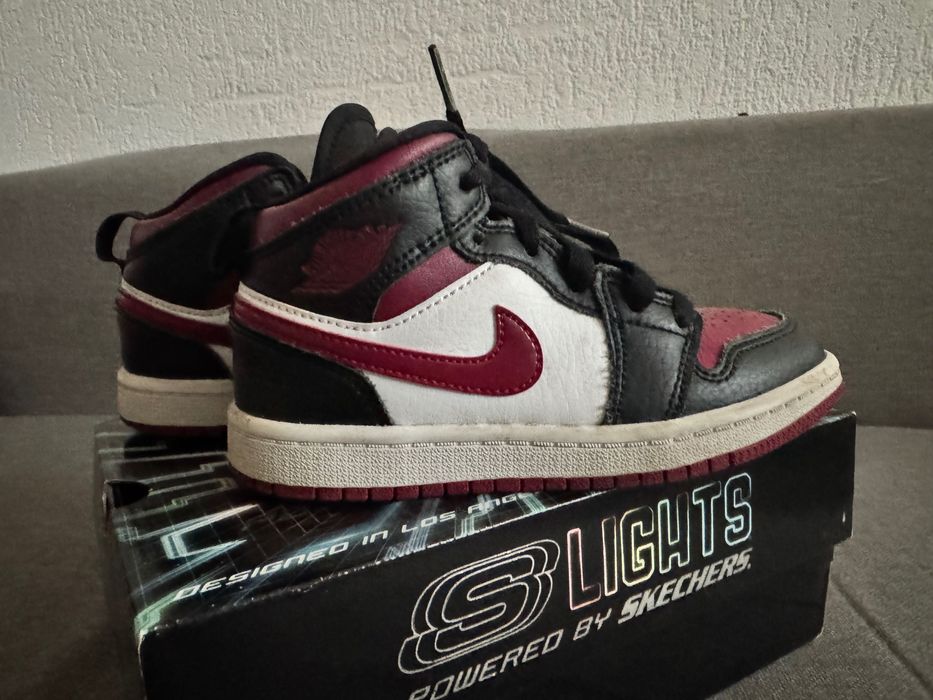 Adidasi Jordan 1 marimea 29.5