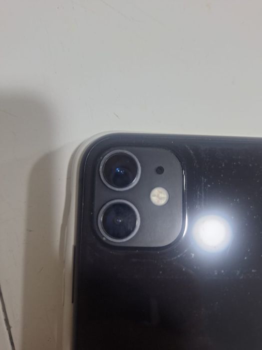 iPhone 11 в хорошем состоянии почти в отличном