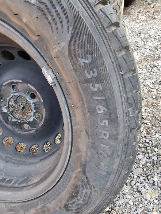 Anvelopă 235/65R16C cu jantă marca Dunlop