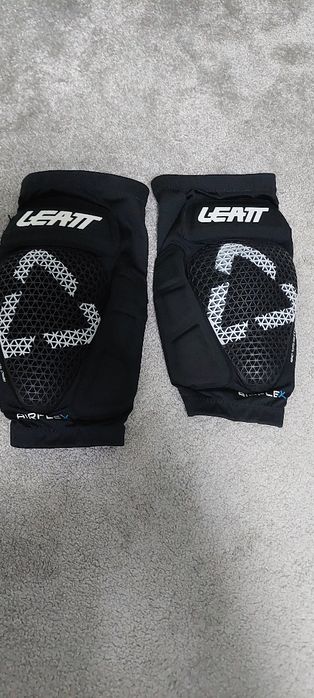 Protecții pentru genunchi Leatt
