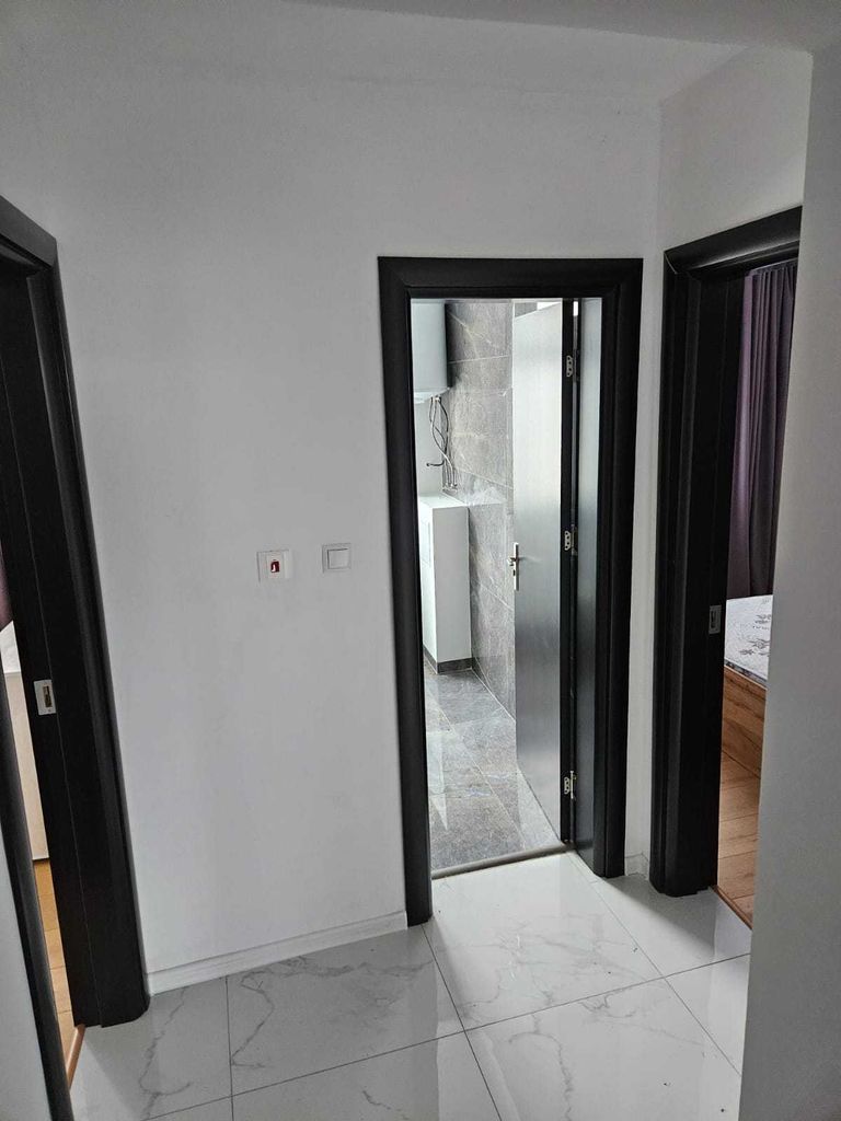 Дава се под наем Тристаен апартамент в Разград, Център - 73 кв.м за 663 € - Снимка #6