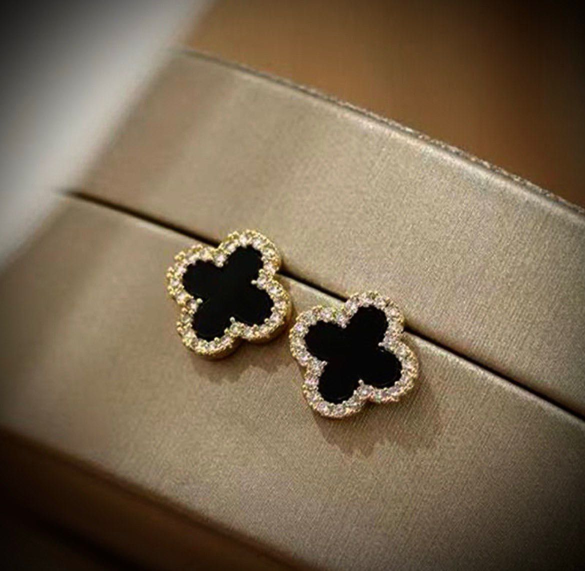 Обеци в стила на Van Cleef. Ван клиф