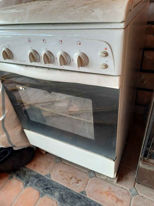 Gaz plita sotiladi