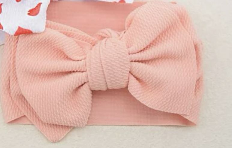 Seturi hainute fetita