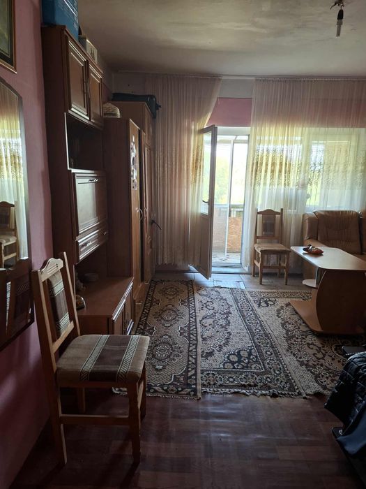 Apartament cu 2 camere, bucatarie, hol, balcon si boxa la subsol
