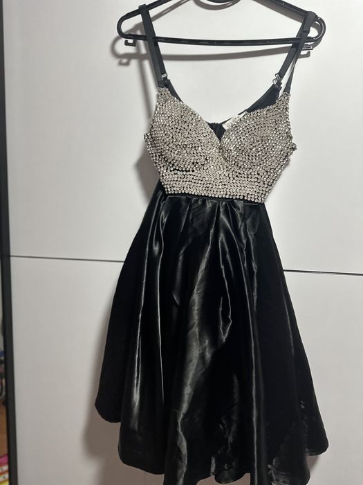 Rochie cu pietre
