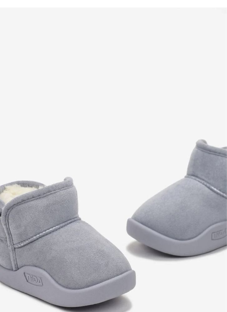 Ugg nr 25 noi, in cutie.