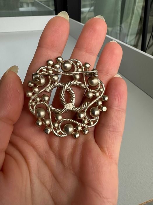 Brosa Chanel chic cristale si perle