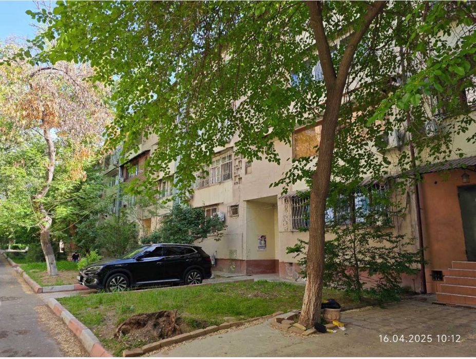 Продажа квартиры на ц-1 Садык Азимова 3/3/4 кирпичный 77 серия