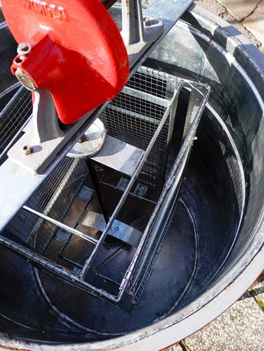 Центрофуга за мед