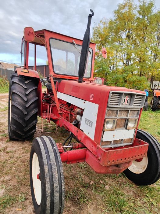 Tractor 824 International 75 cp.