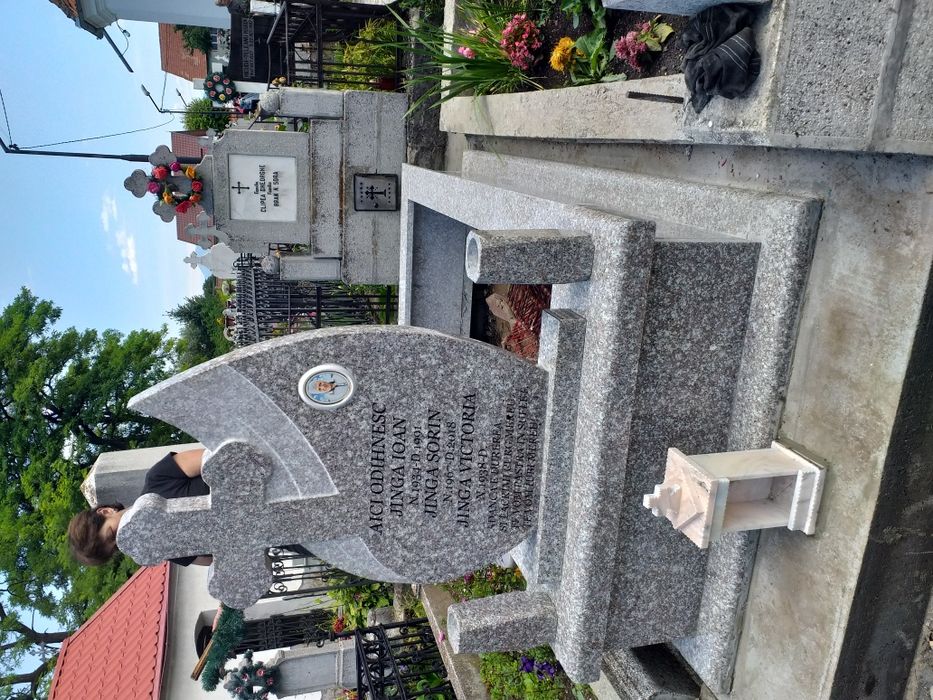 Monumente funerare, cruci marmură, granit, mozaic