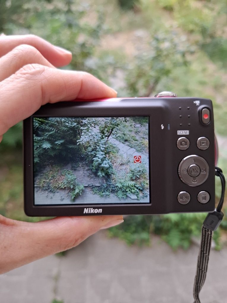 Компактен дигитален фотоапарат  NIKON COOLPIX S3300