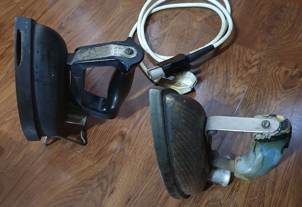 Fier de călcat vechi ideal pt...colecționari.