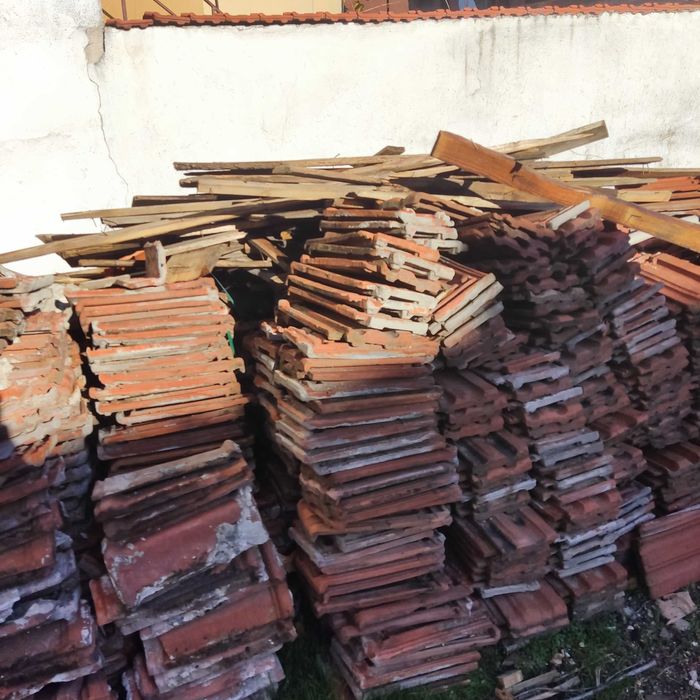 Керемиди използвани, намират се в гр. Велинград.