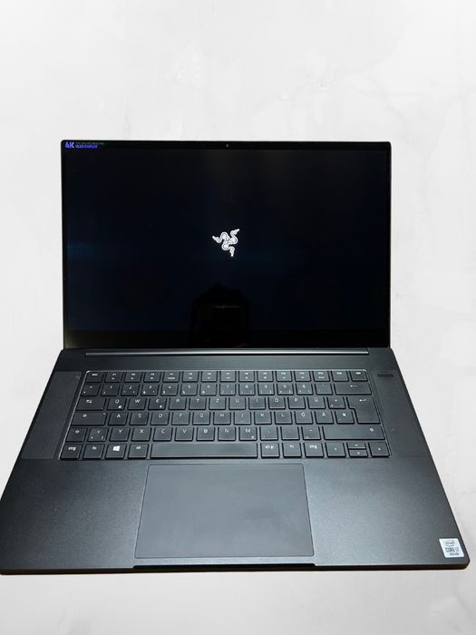 Razer Blade 15,6” 4K OLED Display, i7 10750H, 512GB SSD, 16GB RAM.