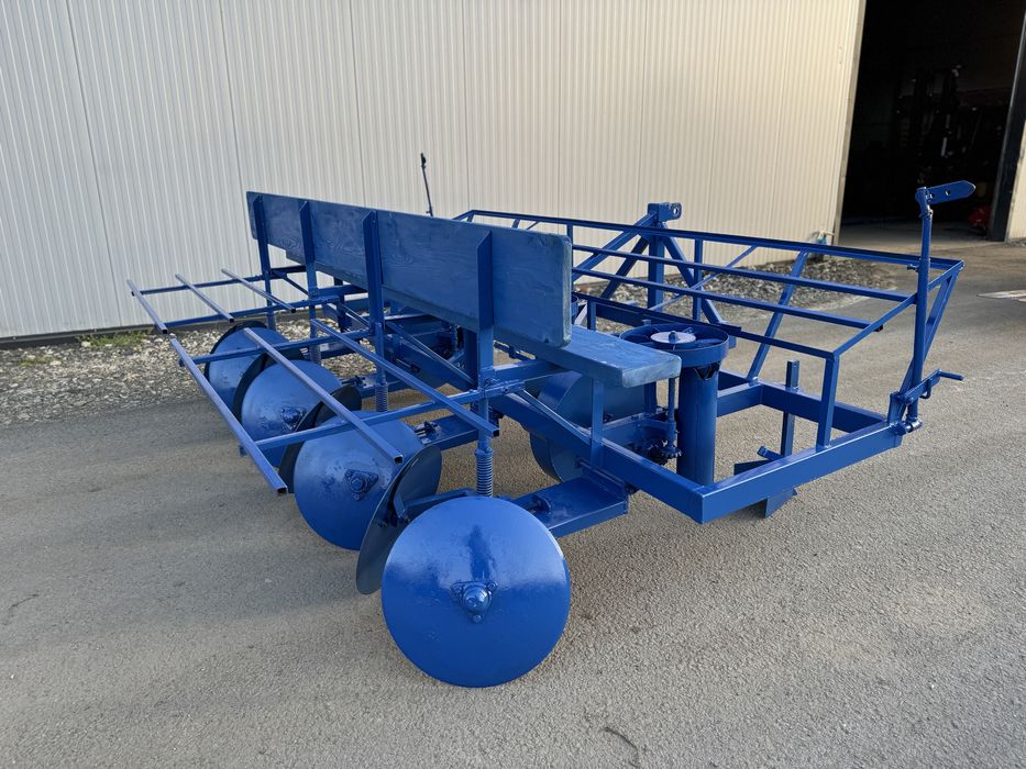 Plantatoare Cartofi 4 Randuri cu Farfurii model Ferrari